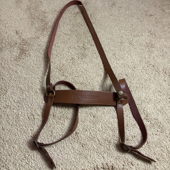 Pendleton Other - Pendleton Unisex Premium Small Leather Carrier Brown for Blankets Made in India